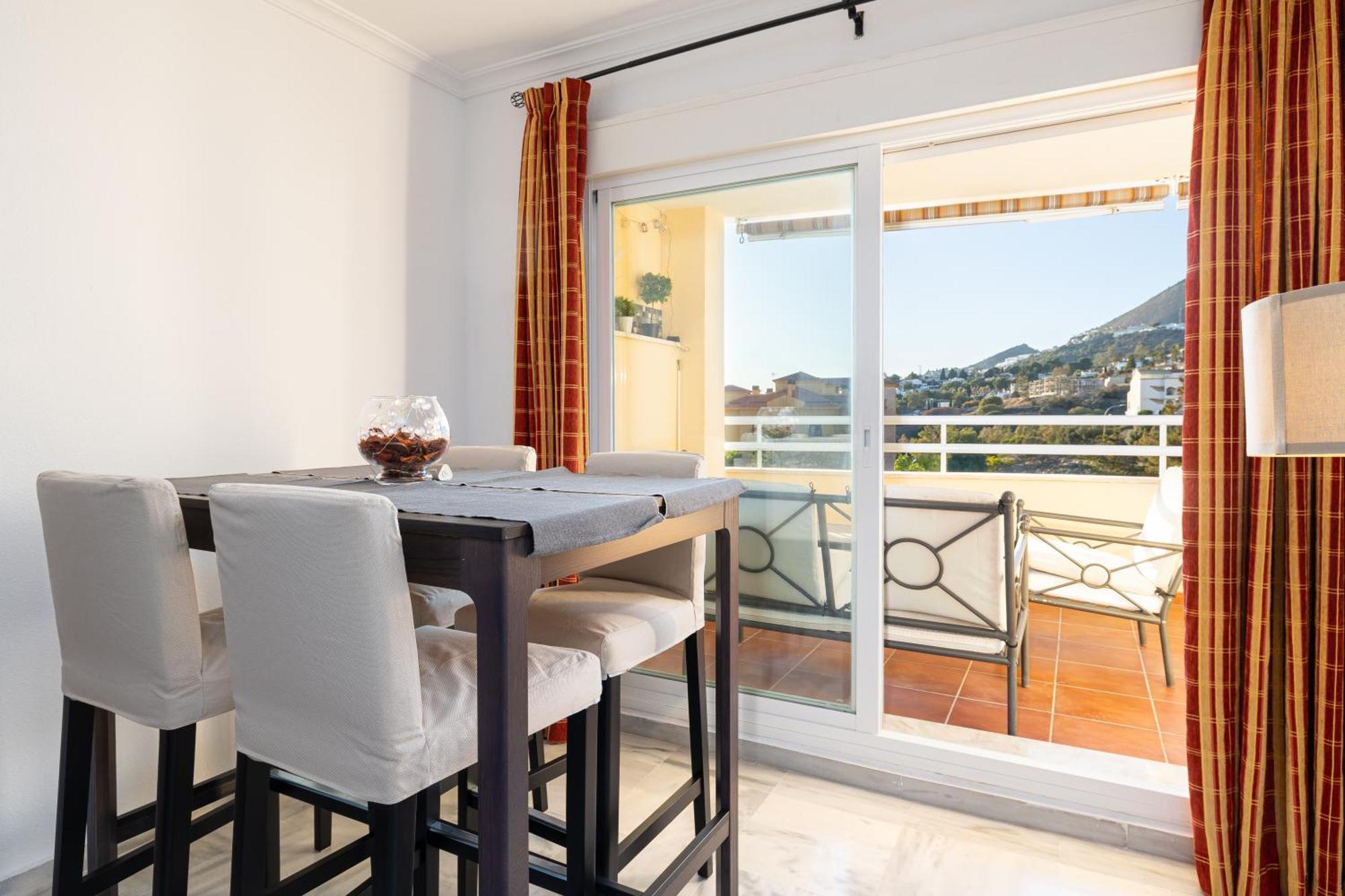 Holidays2Nueva Torrequebrada 2 Bedrooms And 2 Bathrooms, Terrace, Community Pool And Garage เบนัลมาเดนา ภายนอก รูปภาพ