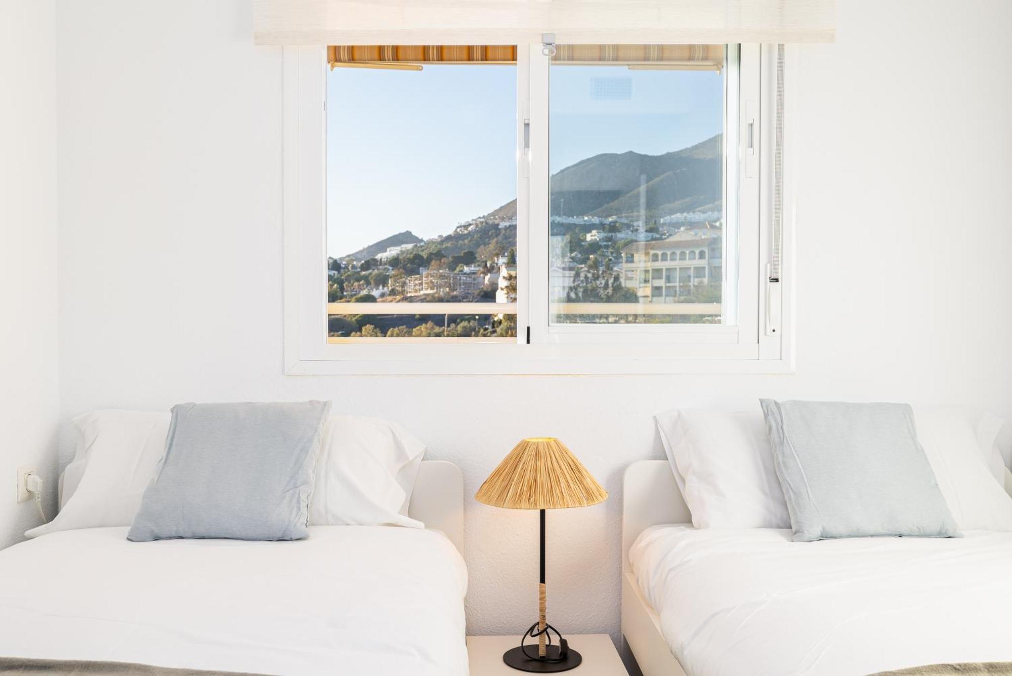 Holidays2Nueva Torrequebrada 2 Bedrooms And 2 Bathrooms, Terrace, Community Pool And Garage เบนัลมาเดนา ภายนอก รูปภาพ